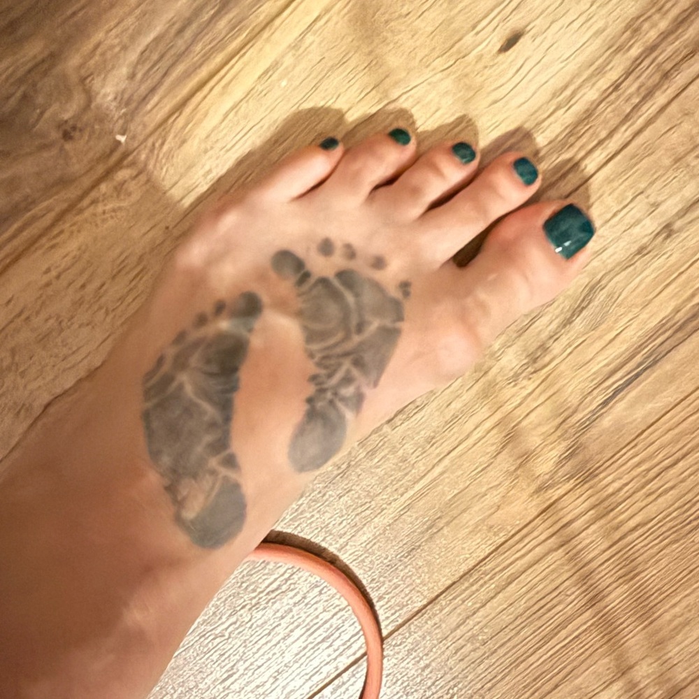 Givvy.Teal Feet Pic